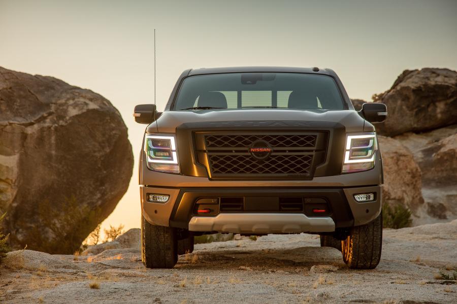  Nissan Titan Pro4X Crew Cab 2019 года  (фото 2 из 35)